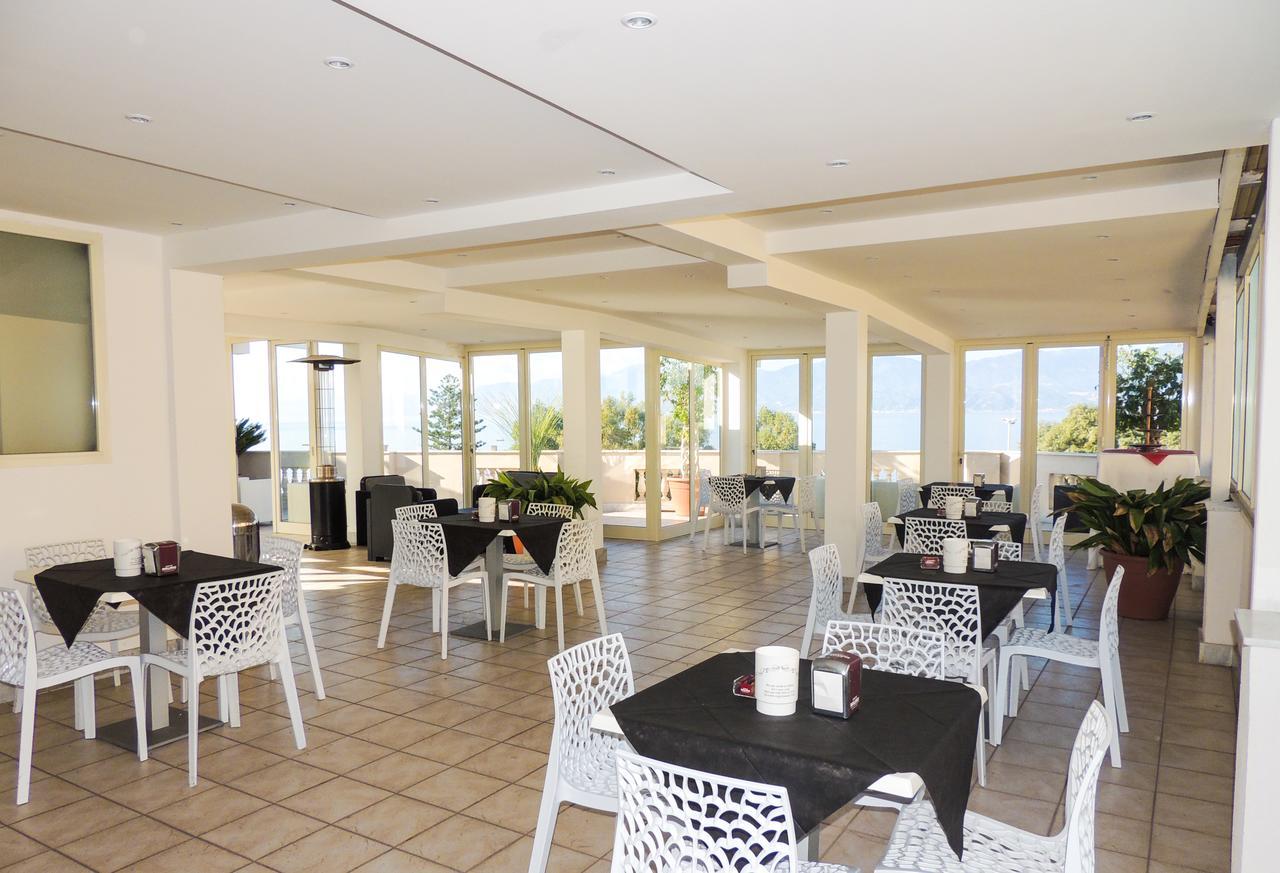 Hotel Lungomare ريجّو دي كالابريا المظهر الخارجي الصورة